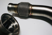 Load image into Gallery viewer, MERCEDES - A45 / CLA45 / GLA45 AMG – 3.5” > 3” DOWNPIPE / DE-CAT