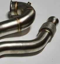 Load image into Gallery viewer, MERCEDES - A45 / CLA45 / GLA45 AMG – 3.5” > 3” DOWNPIPE / DE-CAT