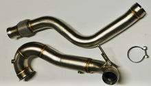 Load image into Gallery viewer, MERCEDES - A45 / CLA45 / GLA45 AMG – 3.5” > 3” DOWNPIPE / DE-CAT